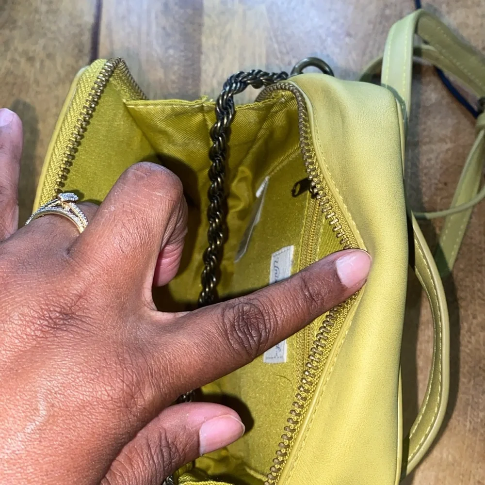 Universal Thread Green Purse - Picture 3 of 4